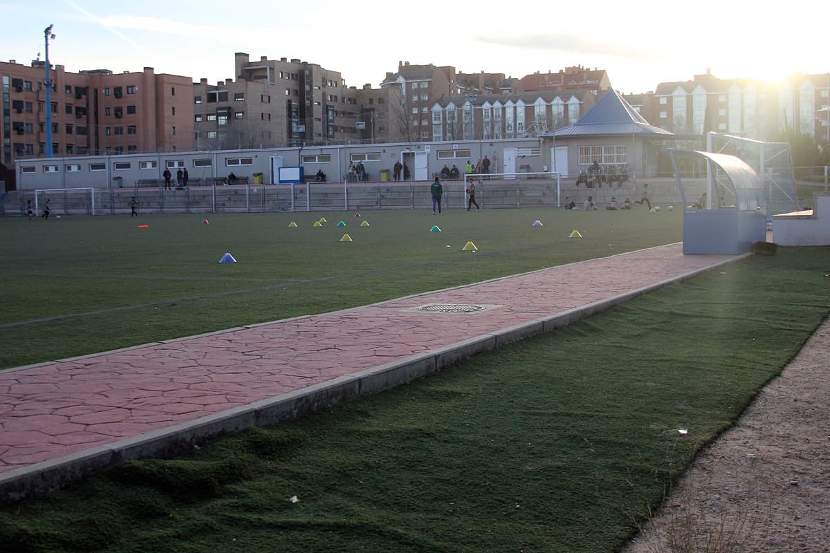 Campo Municipal de Deportes 'San Blas' - fútbol in Rus