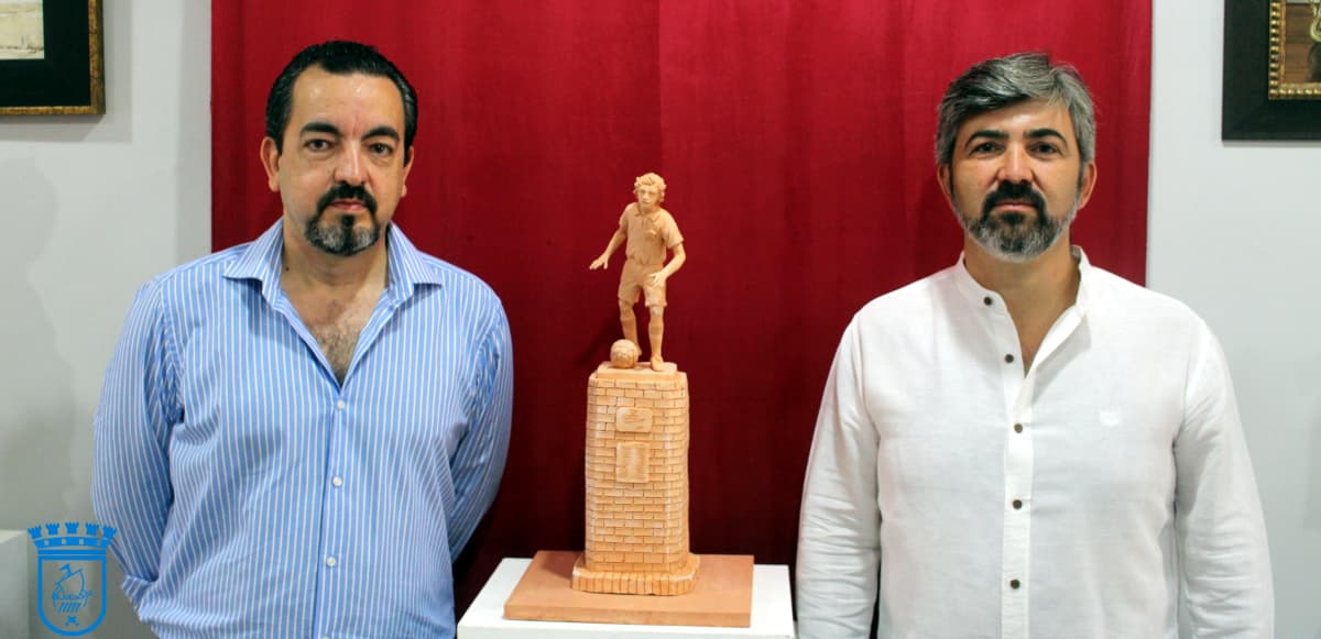 Escultura futbol base - fútbol in Coria del Río