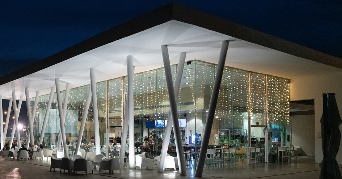 IKON Sports & Lounge - golf in Sant Jordi