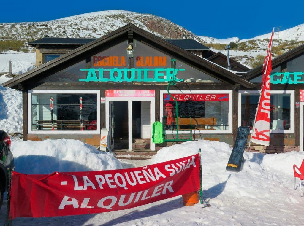Escuela Cántabra de Esquí - La Pequeña Suiza - ski in Brañavieja
