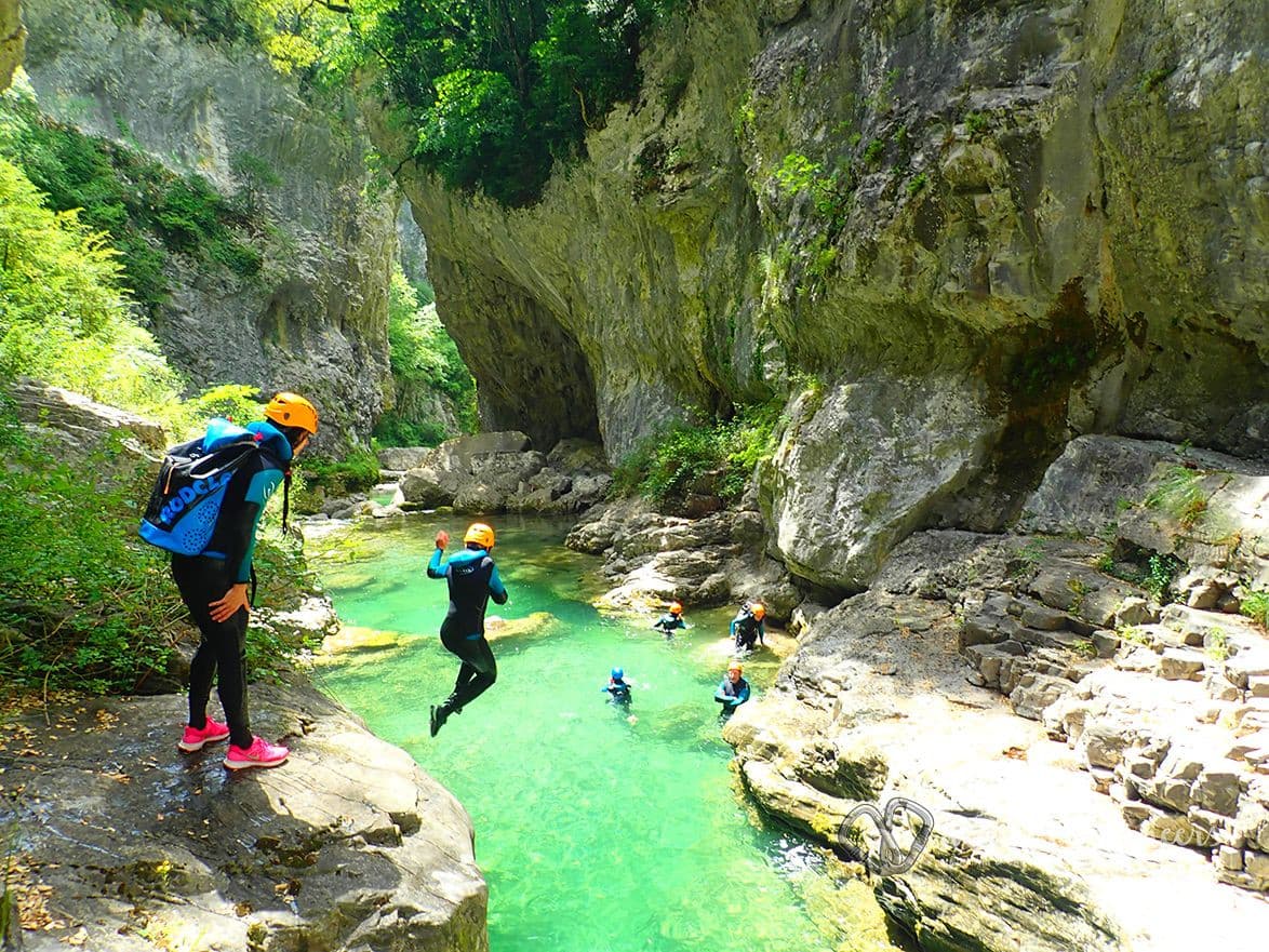 canyoneers - Canyoning in Spain Pyrenees - Rafting and Via Ferrata Tours in Ordesa National Park - surf in Aínsa